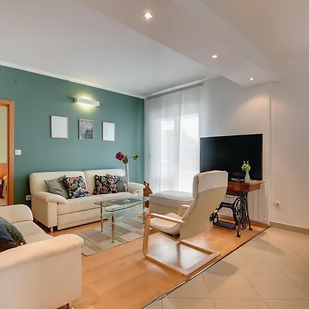 Apartment With A Swimming Pool - 22764 Medulin