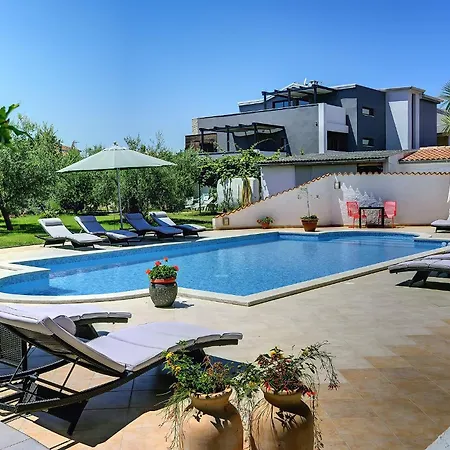 With A Swimming Pool - 22764 Apartment *