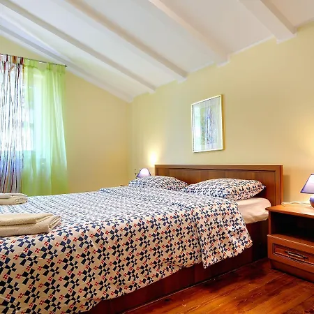 Appartamento With A Swimming Pool - 22764