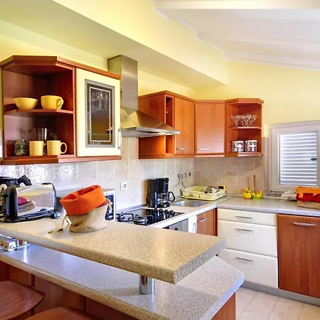 Apartment With A Swimming Pool - 22764