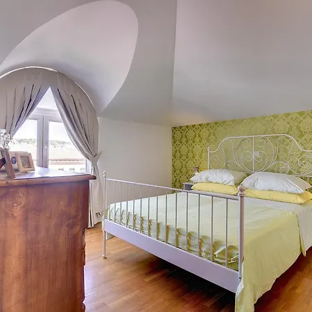 Apartment With A Swimming Pool - 22764