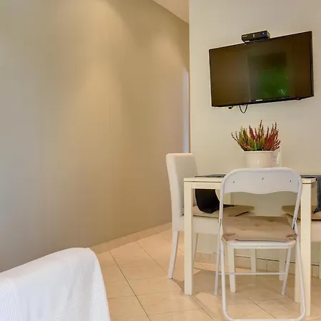 With A Swimming Pool - 22764 ميدولين